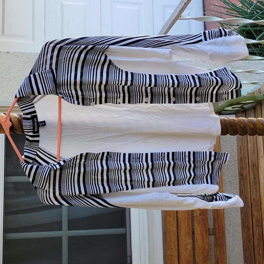 Bebe soft blazer. Size XS, made in USA. White and black in color.